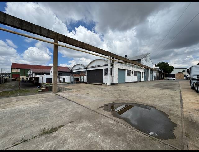 1,399M² WAREHOUSE TO LET IN INDUSTRIA WEST